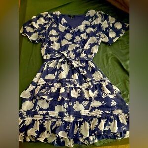 NWOT VERA WANG FLORAL DESIGN DRESS